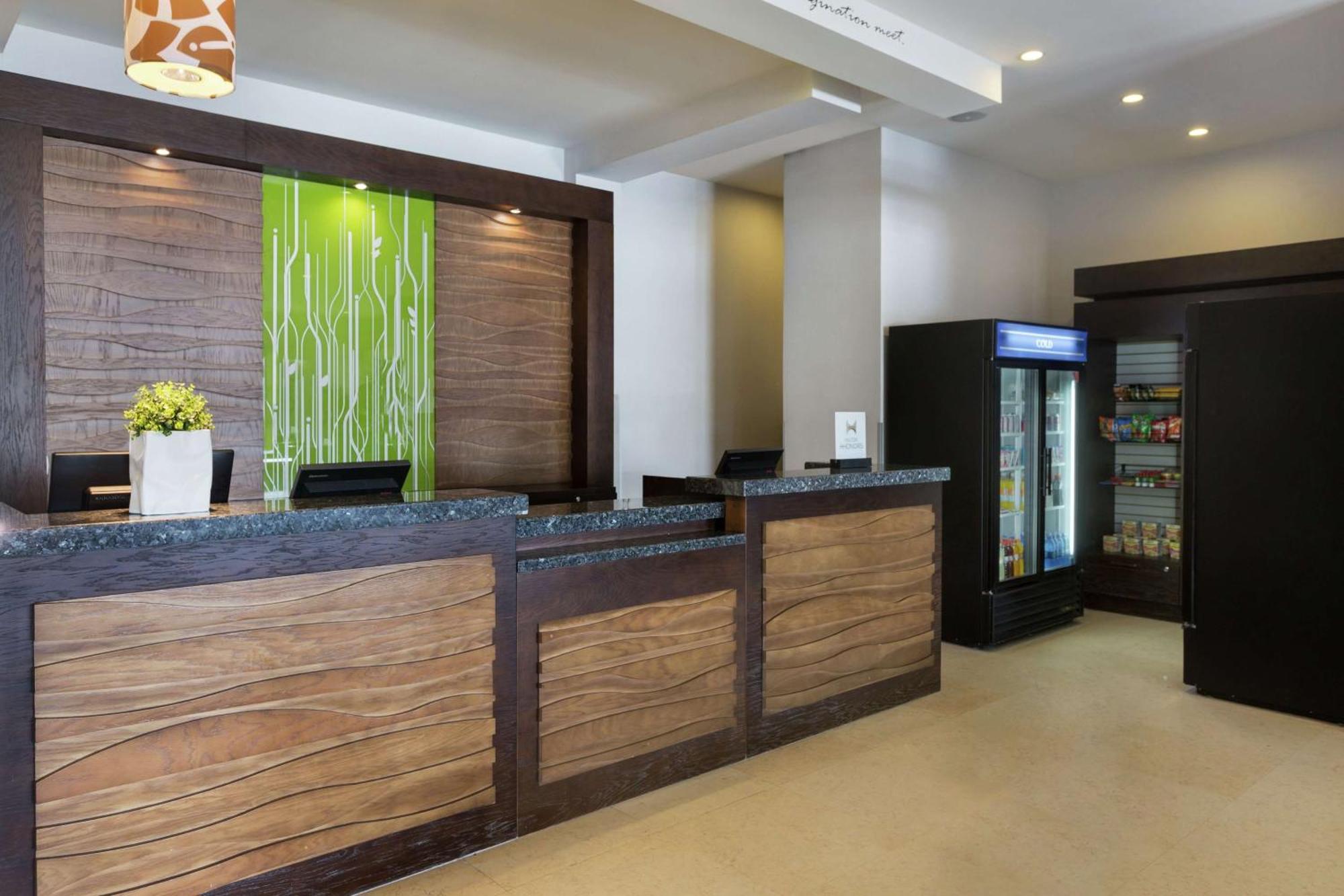 克雷塔罗希尔顿花园酒店 外观 照片